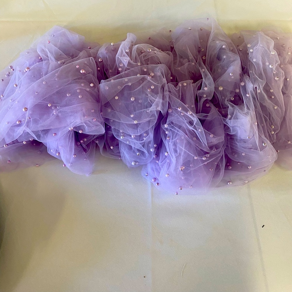 Lilac runner with pearls, 14 feet long by 6 feet wide like new